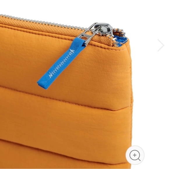 Rare find!!!!! NWT Beyond the Vibes poofy pouch amber - Picture 3 of 4